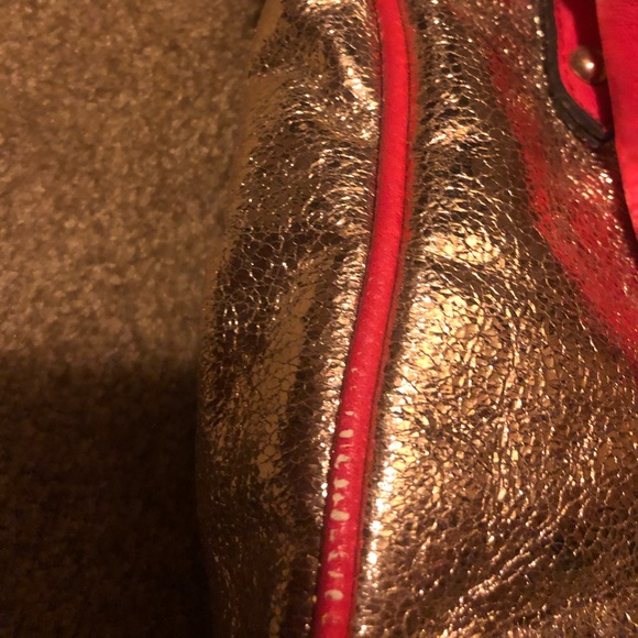 Small Cross Body or shoulder bag. Gold with pink outline. New,never used. - Picture 5 of 5